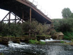Полуразрушенные плотина и мост
